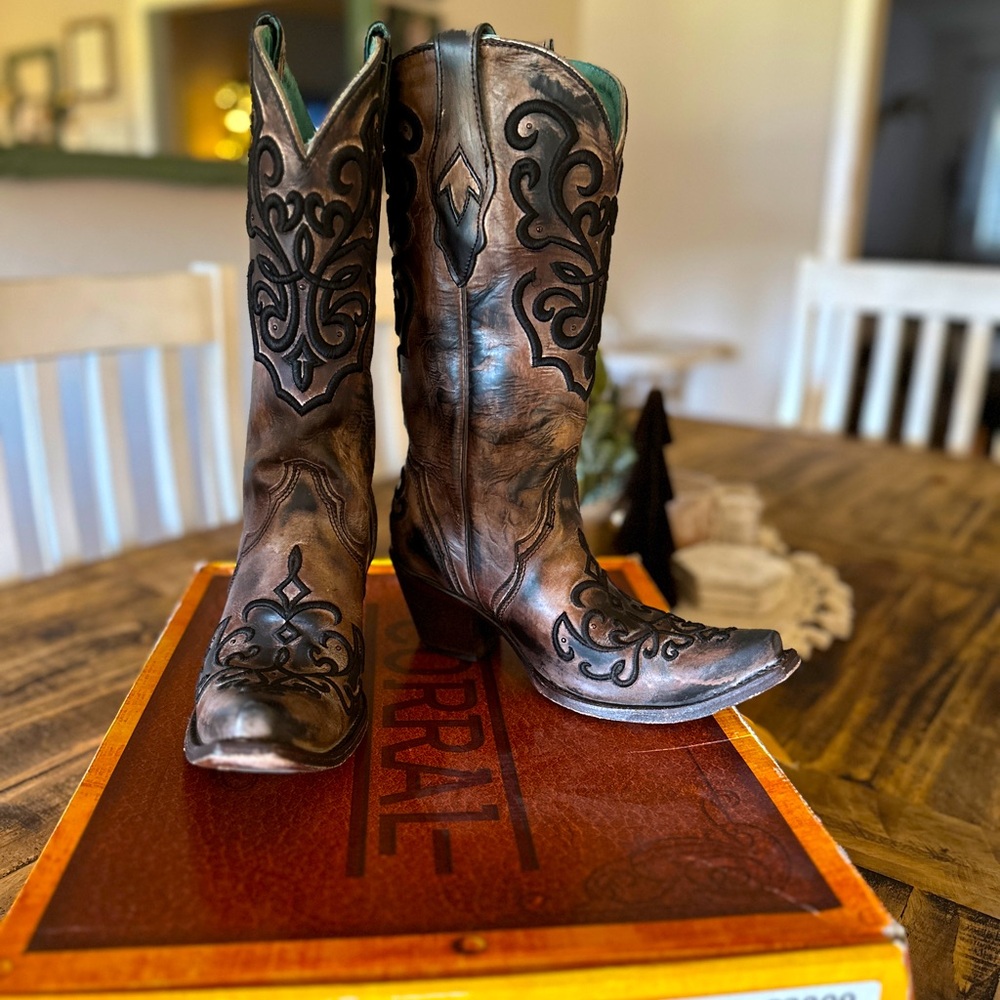 Corral boots